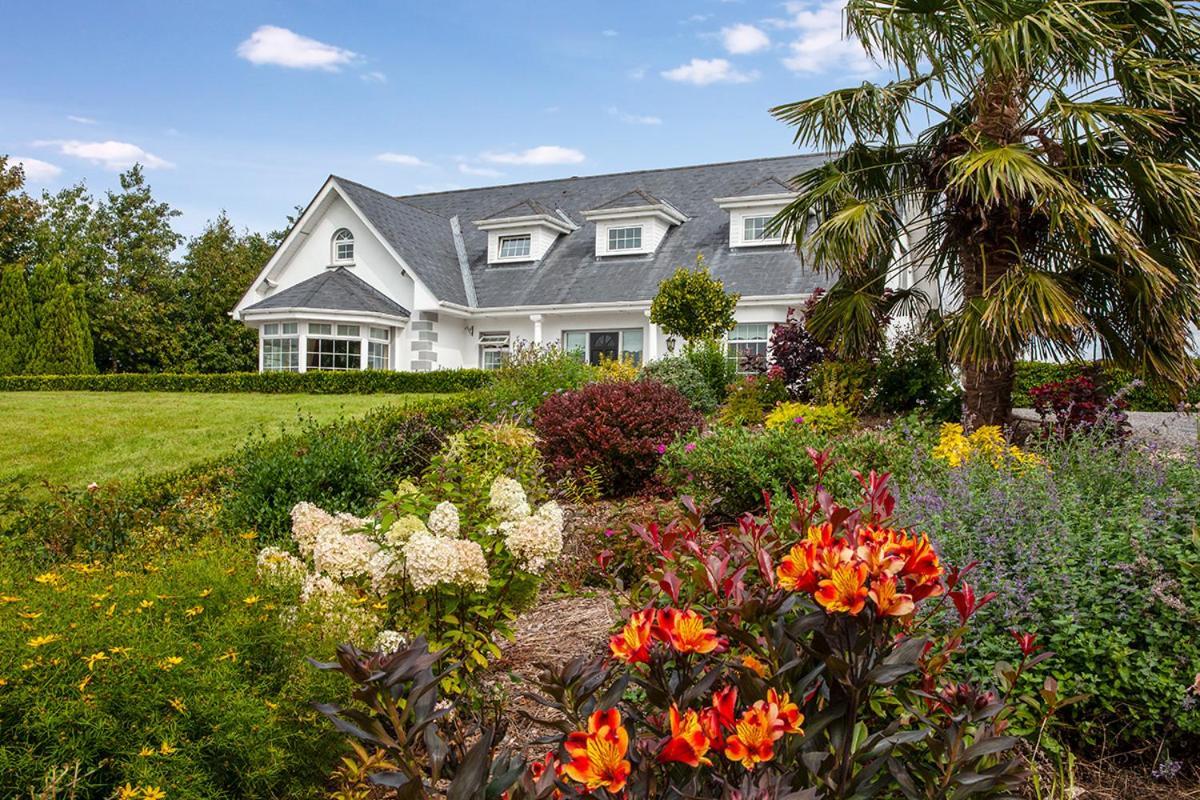 The Ridgewood Lodge Нюбридж Екстериор снимка